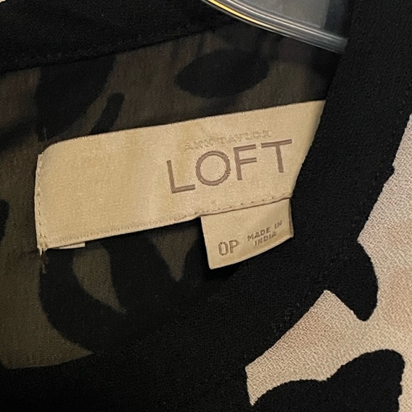 LOFT Black and Cream Floral Midi Dress size 0P - Picture 3 of 4